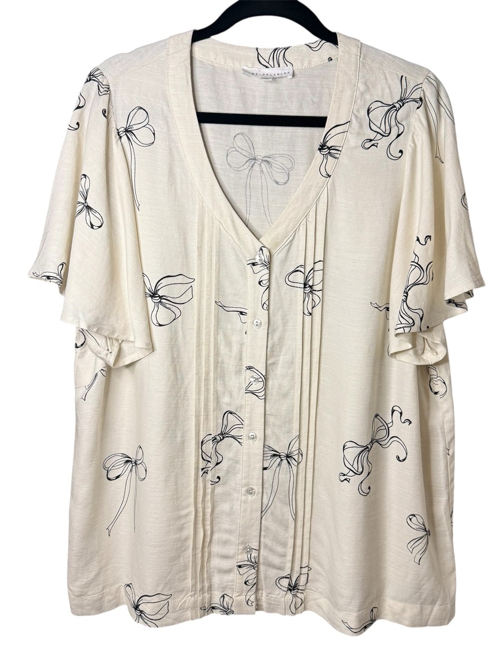 Jane + Dulancey Women's Cream Bow-Print Button Front Top